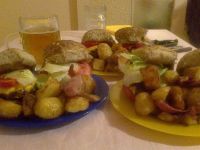 Čizburger sa mladim krompirom u slanini - slika 1